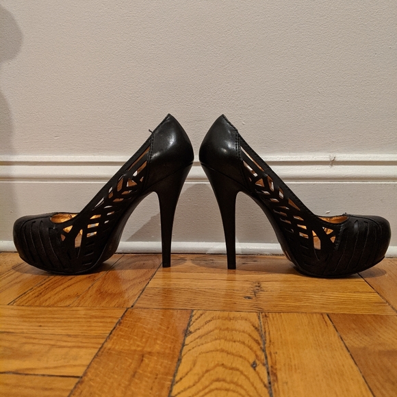 BCBGeneration Elba Lasercut Pumps NWOT - Picture 5 of 6